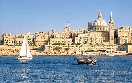 <p>Em 2014, a Autoridade de Turismo de Malta elegeu a Bloom Consulting para analisar a atratividade da marca turística do país nos mercados externos, com o objetivo de segmentar a sua oferta turística em função dos diferentes mercados-alvo europeus.</p>
                                    <p>A investigação levada a cabo pela Bloom Consulting, através da ferramenta Digital Demand - D2©, forneceu à autoridade de Turismo de Malta explicações detalhadas sobre o que mais atrai os turistas a Malta, assim como uma avaliação completa da importância das atividades e atrações turísticas emergentes no país em dez mercados-alvo selecionados.</p>
                                    <p>A Bloom Consulting emitiu recomendações para a futura inclusão de elementos turísticos ainda pouco explorados nas estratégias de promoção internacional, através do incentivo ao desenvolvimento estratégico do património histórico e cultural por explorar.</p>